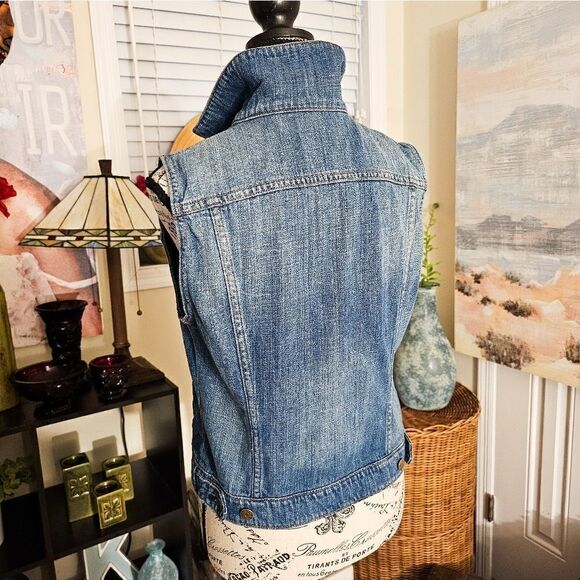 J. Crew Indigo Denim Trucker Style Jeans Jacket. - Picture 2 of 11